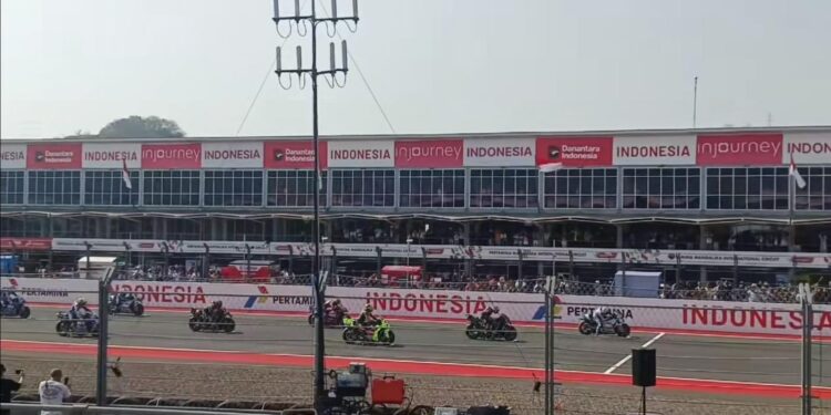 MotoGP Mandalika : Bezzecchi Juara Bersejarah, Aprilia Kuasai Empat Posisi Teratas