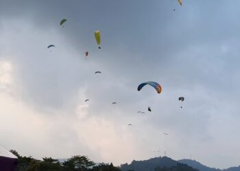 150 Pilot Ikuti Kejuaraan Paralayang Di Puncak Bogor, Dorong Prestasi Atlet Dan UMKM