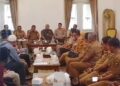 Bupati Sukabumi Terima Aspirasi Petani yang Tolak Pembangunan Yonif TP 345 Maung Sancang
